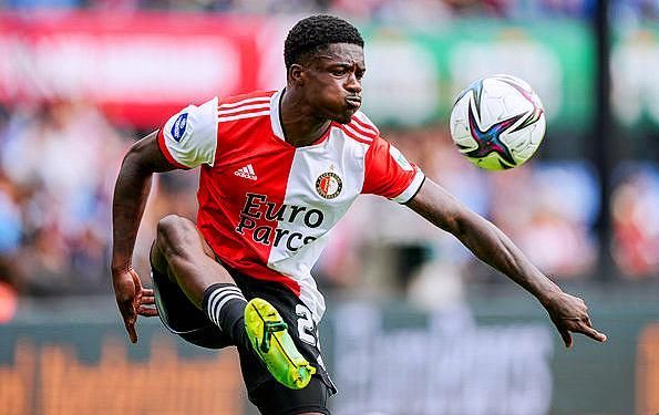 球衣退役是 球衣退役是